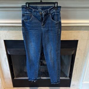 Blue Ankle Cropped Jeans Listing# 12144.Worn several times.Belt loop torn.